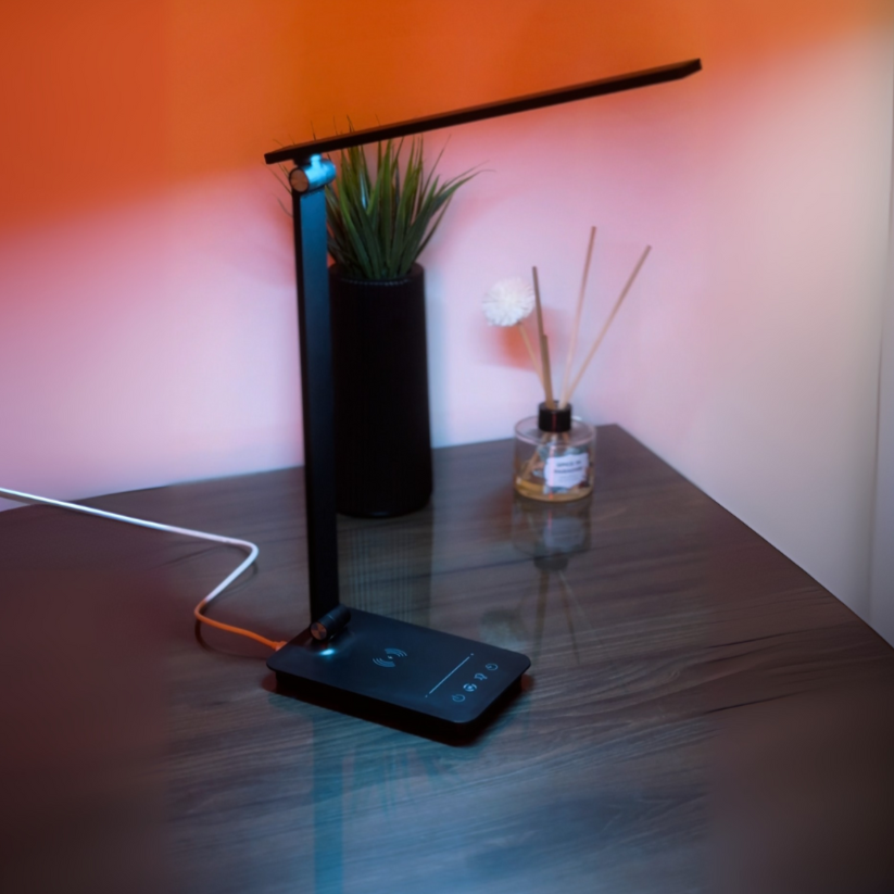 Flexible Desk Lamp With Phone Charger