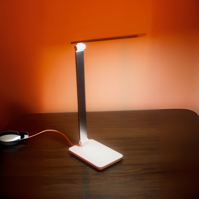 Flexible Desk Lamp With Phone Charger