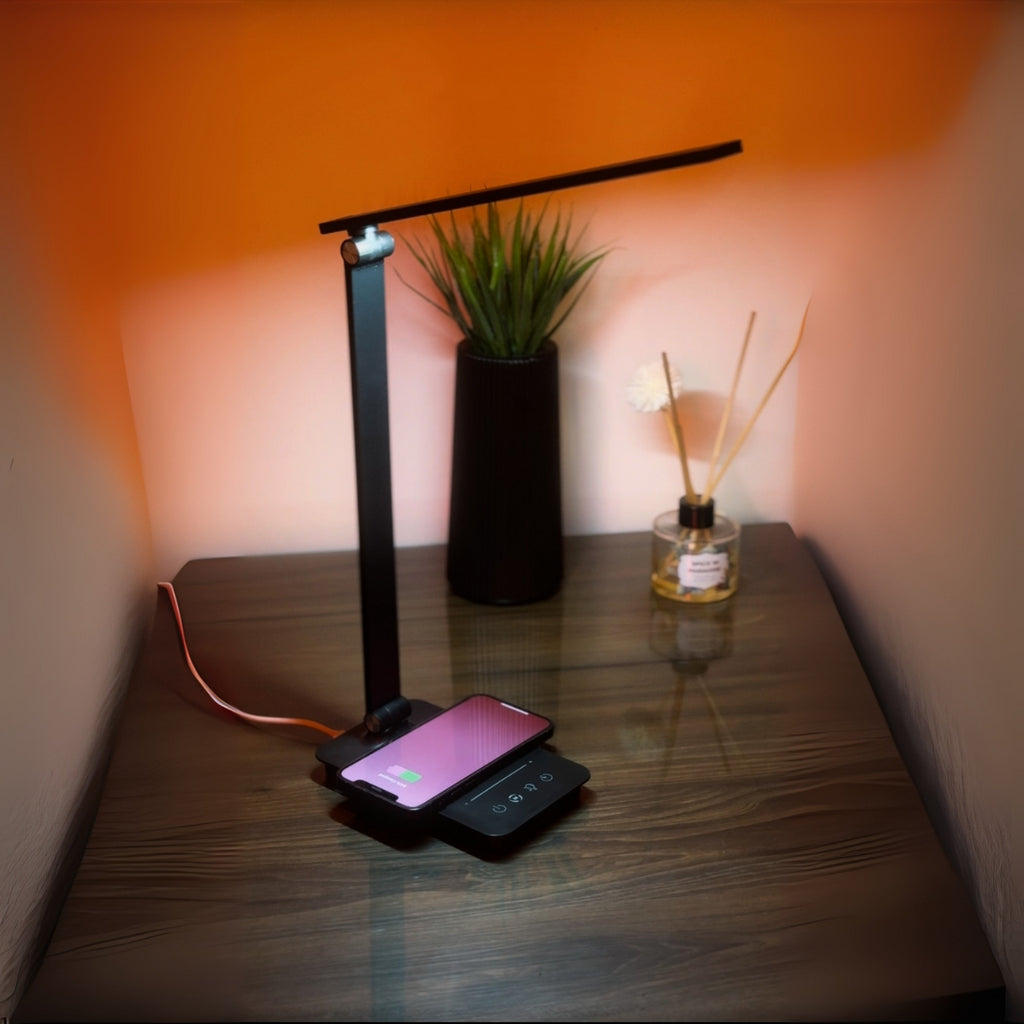Flexible Desk Lamp With Phone Charger